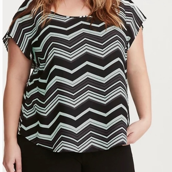Torrid Size 0 Black, Mint & Grey Chevron Button Back Top - Picture 3 of 9